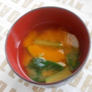 かぼちゃと小松菜の味噌汁